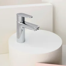 roca-victoria-plus-chrome-basin-mixer-lifestyle-2.webp