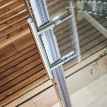 s6-glass-chrome-detail-2.webp