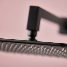 scudo-component-showers-matt-black-square-shower-head-close.jpg