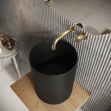 scudo-shelph-600-davos-oak-matt-black-basin-lifestyle.jpg