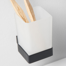 scudo_mono_tumbler_holder-lifestyle.jpg