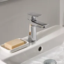 tesi-basin-mixer-lifestyle-2.webp