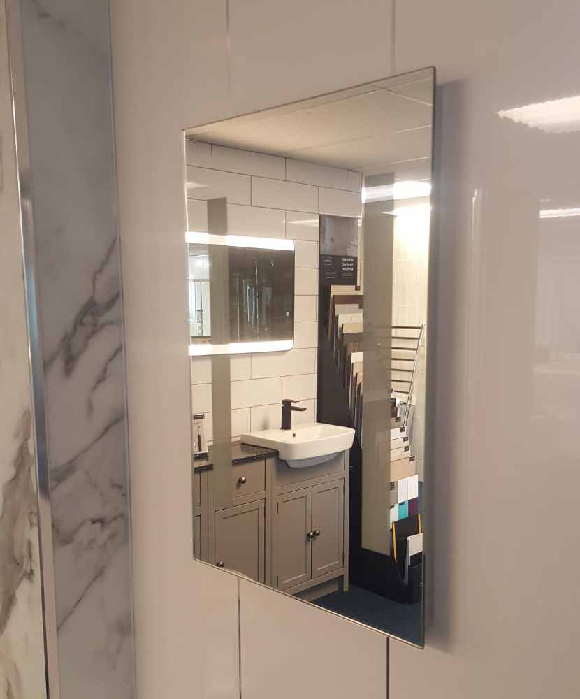Thornton Illuminated Bathroom Mirror Battery Powered 600 x 400